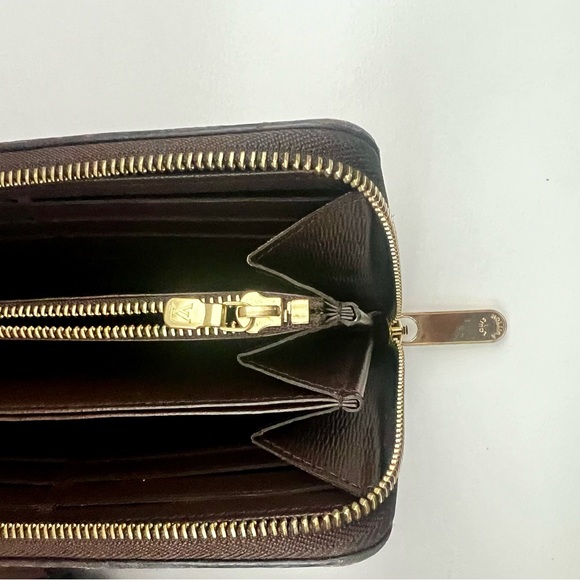 LOUIS VUITTON Damier Brown Zippy Wallet w/ Dust Bag | Gold Hardware | Large Size - Picture 11 of 12